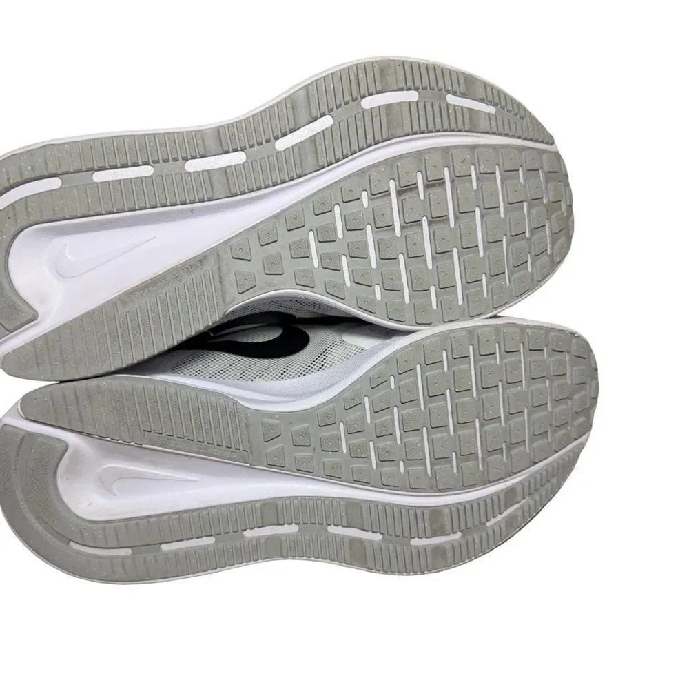 Nike light grey Men's White Running Shoes size 8.5